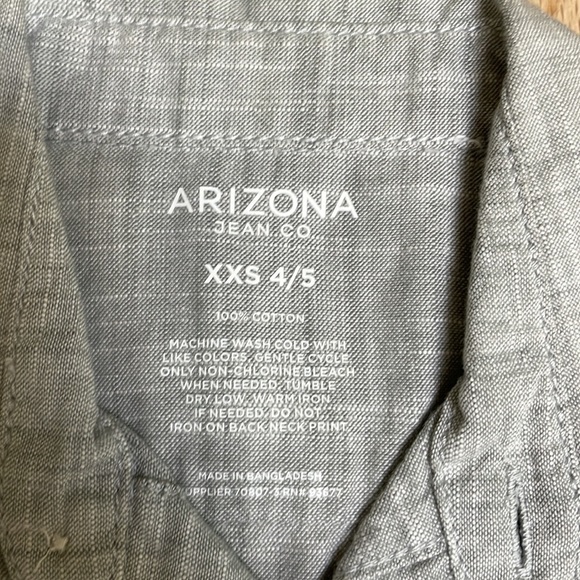 Children’s XXS 4/5 100% cotton button down shirt sleeve collared shirt. - Picture 3 of 4